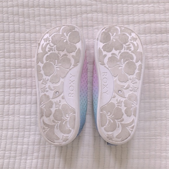 Roxy girls Velcro sneakers. Ombre color with glitter hearts. Size 10 toddler. - Picture 7 of 8